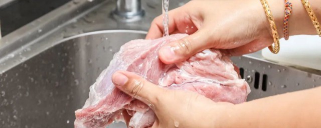 切完生肉洗手方法(切了生肉要用洗洁精洗手吗)