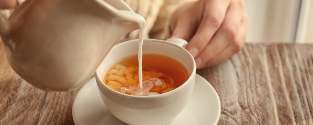 冰奶茶的制作方法(奶茶冰块怎么制作方法)