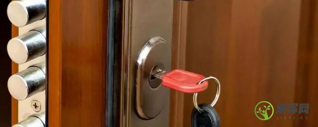 门从里面反锁了外面用钥匙能开吗，门从里面反锁了外面用钥匙能不能开？