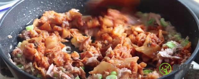 金枪鱼泡菜炒饭的做法，金枪鱼泡菜炒饭的做法介绍？