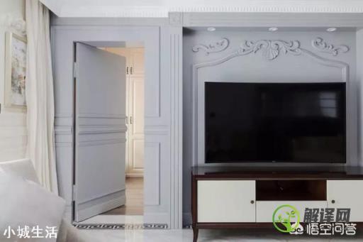 电视墙左边开一个隐形门，电视背景墙怎样设计才能和门成为一体？