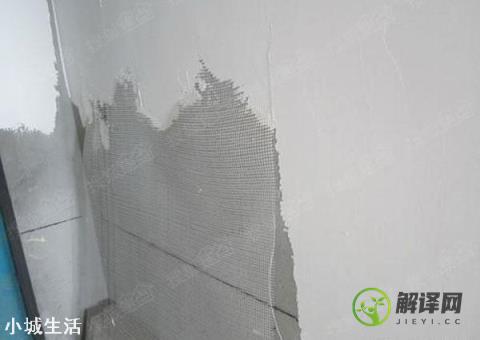 装修不到三个月墙壁开裂该怎么处理？
