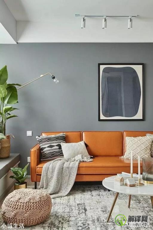 灰色的墙砖配什么颜色的装饰画比较好？