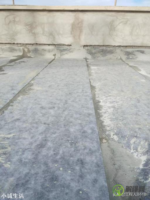 楼顶漏水，可以用铺瓷砖或者是打水磨石的方法防漏吗？