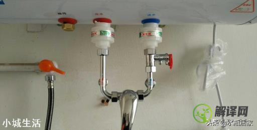 热水器每次加热泄压阀都能接一矿泉水瓶的水，正常吗？