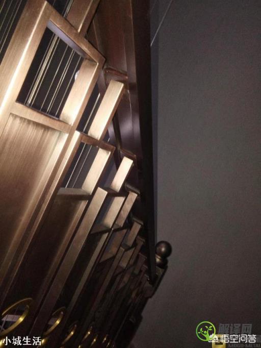 楼梯扶手装不锈钢的好还是木头的好？