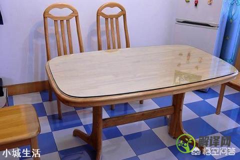 实木餐桌是否需要配一块玻璃？