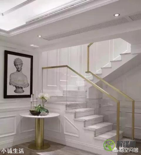 楼梯用什么扶手比较好？
