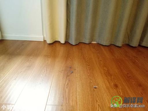 家中铺木地板，为何搞卫生时总发现地板上会有许多毛絮状垃圾？