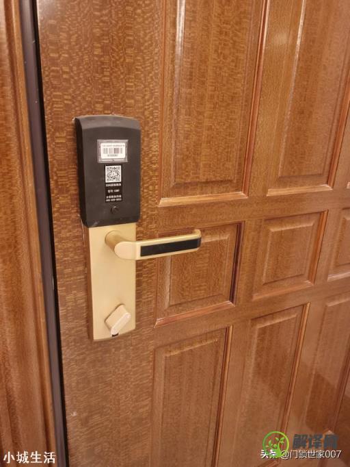 交房时，开发商配的防盗门要换吗？