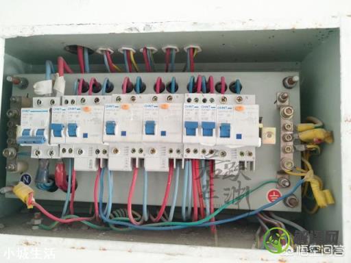 家装配电箱是否每个回路的零线都要接在零排上？