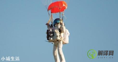 如果带着降落伞从太空往地球跳，能回到地面吗？