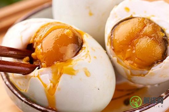 咸鸭蛋蛋白发黄能吃吗？
