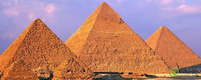 金字塔的面积(孟卡拉金字塔的面积)