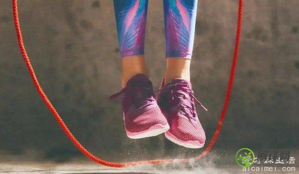 跳绳减肥的正确方法一天跳多少能达到效果,每天跳600个每次跳30分钟