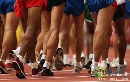 竞走和跑步的根本区别，竞走一只脚始终落在地面(竞走与跑步的区别)