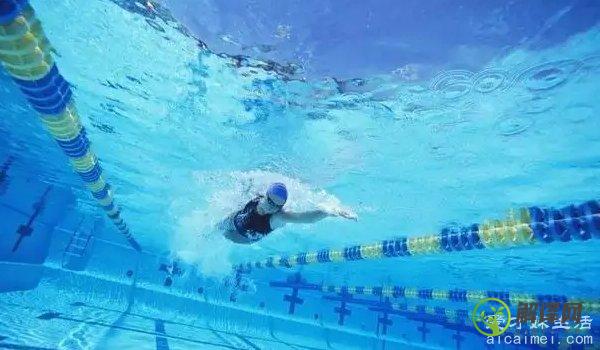 游泳的水温最适合的是多少度,室内水温26°C到29°C最佳(游泳的水温最适宜在多少度)