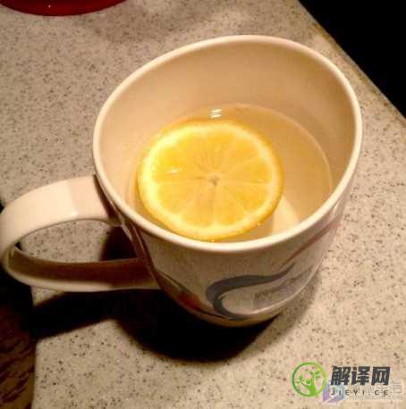 早起一杯柠檬水的好处(每天早上起来喝一杯柠檬水有什么好处)