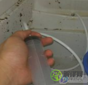 美菱冰箱的排水孔怎么清理(美菱冰柜的排水孔使用方法)