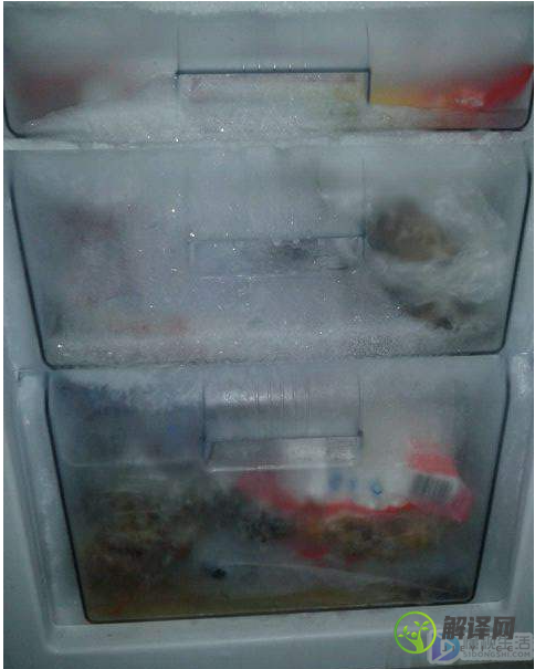 冰箱上的冰很厚怎么办(冰箱里结冰很厚怎么办)