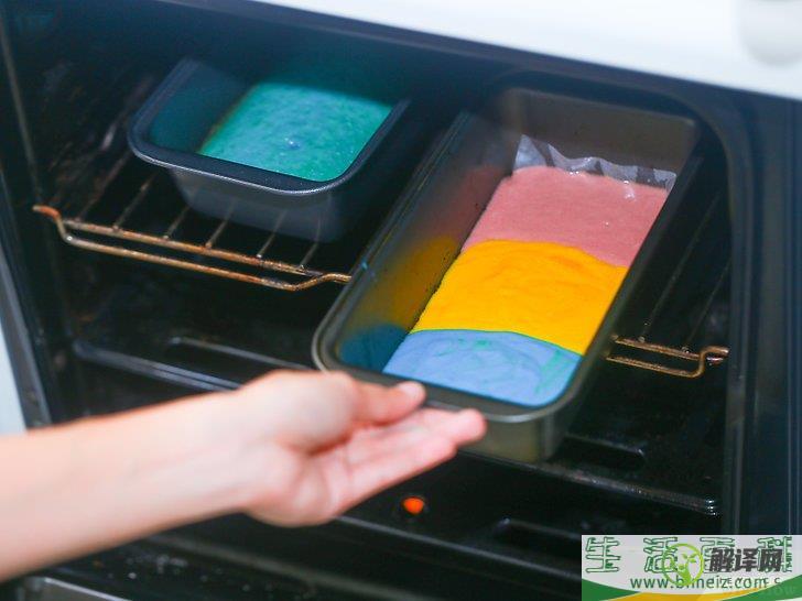 怎么制作彩虹蛋糕(简单的彩虹蛋糕的做法窍门)
