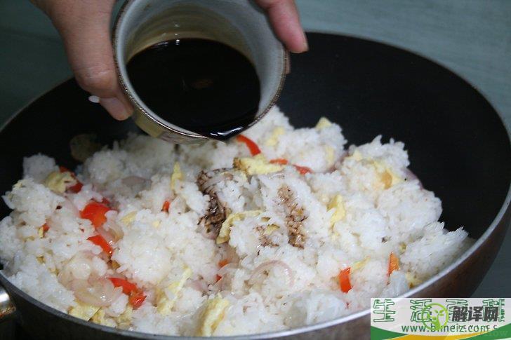 怎么做炒米饭(怎么做炒米饭的英语作文)