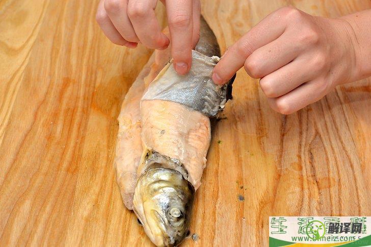 怎么烹饪一整条三文鱼(三文鱼的制作方法烹调)