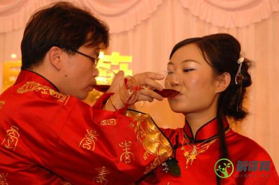 交杯酒是中式还是西式(中式婚礼喝的交杯酒叫什么)