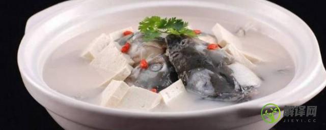 做鱼头炖豆腐放猪肉可以吗(怎样做豆腐炖鱼头)