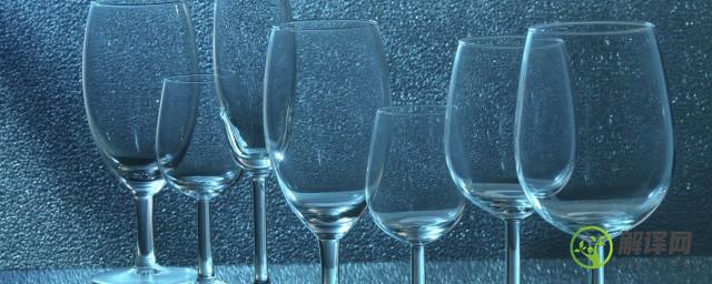 玻璃杯是什么材料做的(玻璃是制作玻璃杯的原材料吗)