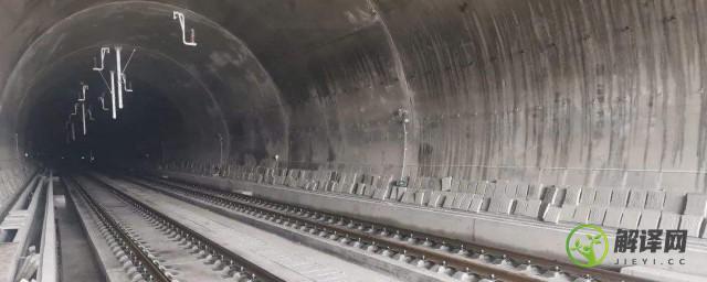 如何消除高铁进入隧道的压力(高铁进隧道气压)