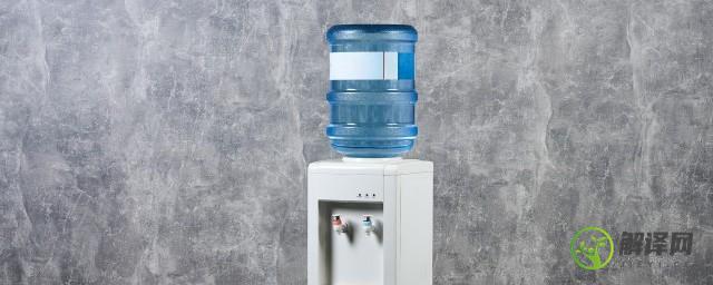 饮水机怎么安装水桶(饮水机如何安装水桶)