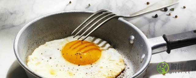 半生不熟的鸡蛋可以食用吗(半生半熟的鸡蛋能不能吃)