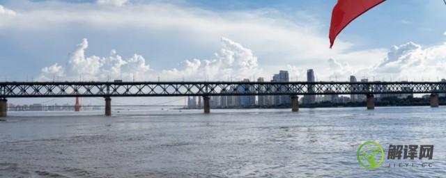 武汉长江大桥的修建有什么特点