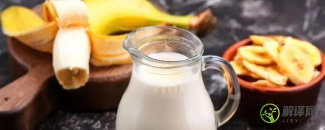 香蕉和牛奶一起榨汁可以喝吗(香蕉可以和牛奶一起榨汁吗?)