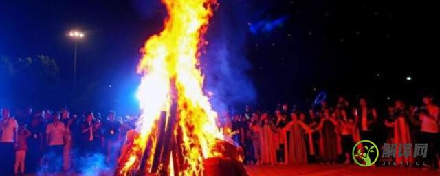 篝火晚会起源于哪个民族(篝火晚会是哪个少数民族的节日)