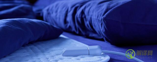 人在床上能开电热毯吗(可不可以开电热毯睡觉)