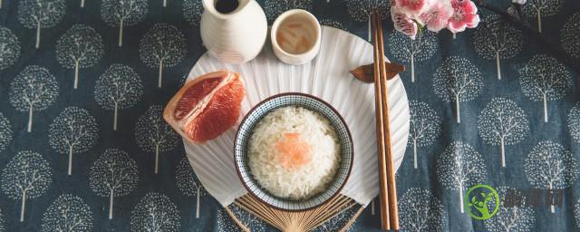 蒸米饭和煮米饭的区别(蒸米饭和焖米饭一样吗)