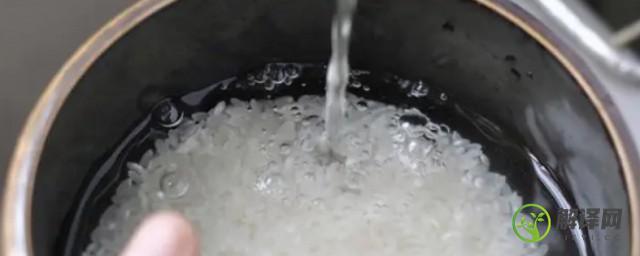 蒸米饭用多少水(蒸米饭用多少水和多少米)