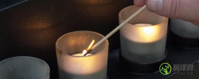 蜡烛燃烧产生的黑色固体是什么