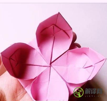 折纸小玩具荷花是怎么做的(用纸折荷花)