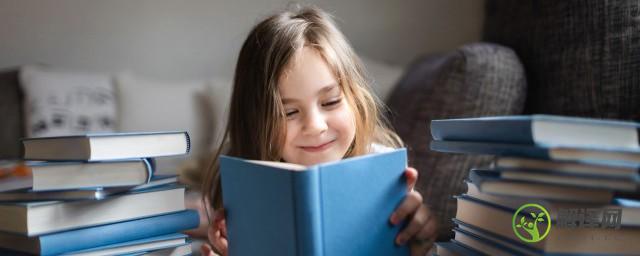 家长陪孩子阅读的好处有哪些(家长坚持陪孩子阅读的好处)