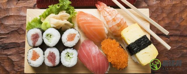 日本寿司的简易做法(正宗日本寿司的做法大全)