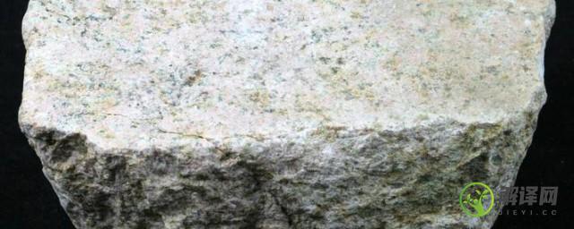 花岗岩是由什么组成的(花岗岩是由什么组成的白色或黑色的片状物是什么)
