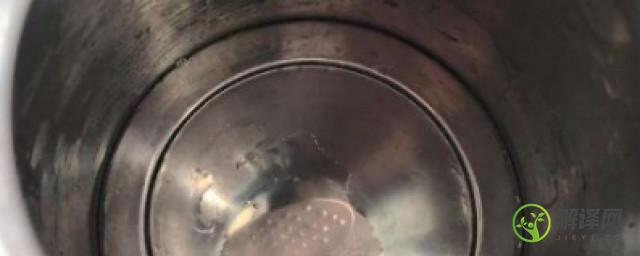 不锈钢水壶里的水垢怎么清理(不锈钢水壶里的水垢怎么清理视频)