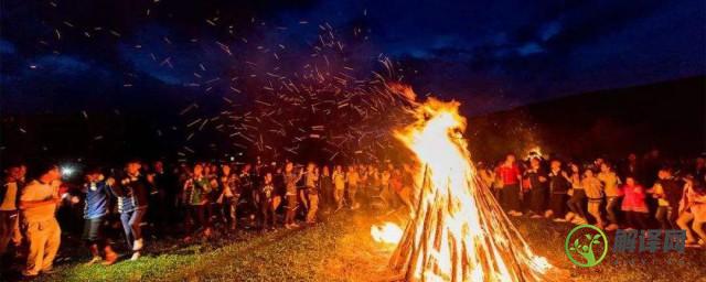 篝火是哪个少数民族的节日(篝火节是哪个民族的传统节日)