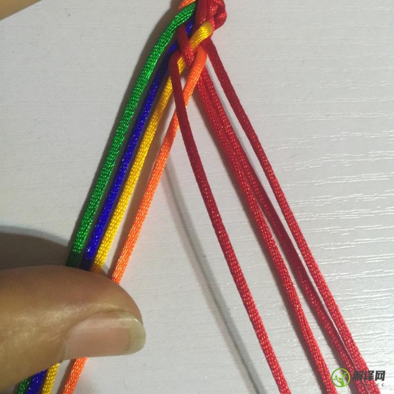 五彩手绳编法图解，简单中国结手链做法