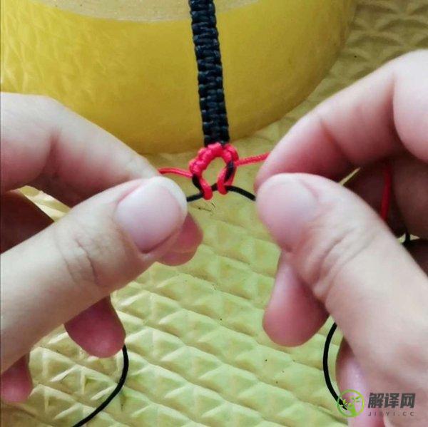 梅花手链编法图解，简单好看的女生手绳做法